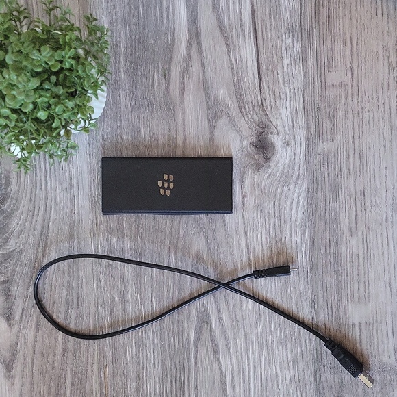 Blackberry l accessorie l battery l charger l electronic - Picture 1 of 5